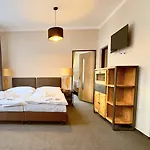 Zeleny Dum Hotell 3*